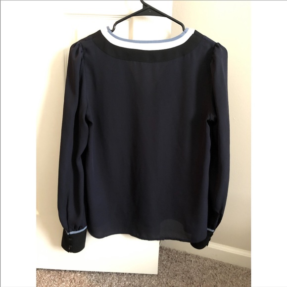 ⭐️3/$20 EXPRESS Navy Blue V-Neck Color Block Top - Picture 5 of 13